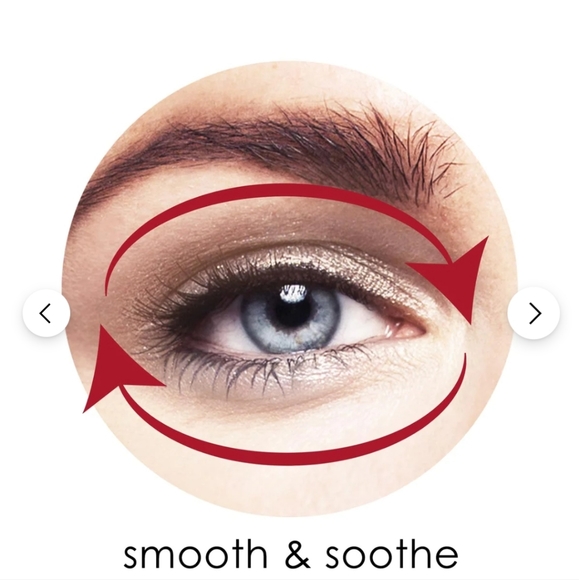 REVITALITE EYELID & DARK CIRCLE CORRECTORREVITALITE PAUPIÈRE ET CERCLE FONCÉ C - Picture 3 of 5